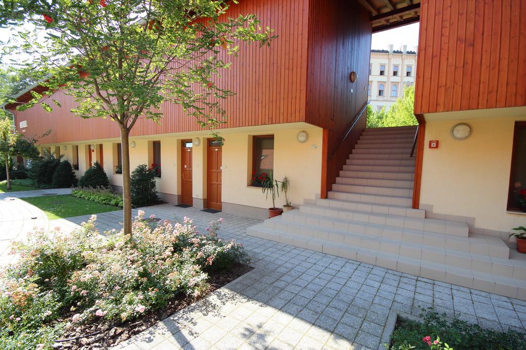 Hotel Adalbert Szent Gyoergy Haz エステルゴム エクステリア 写真