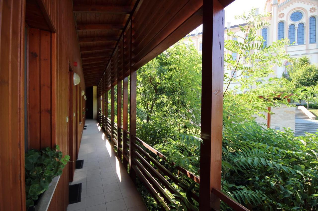 Hotel Adalbert Szent Gyoergy Haz エステルゴム エクステリア 写真