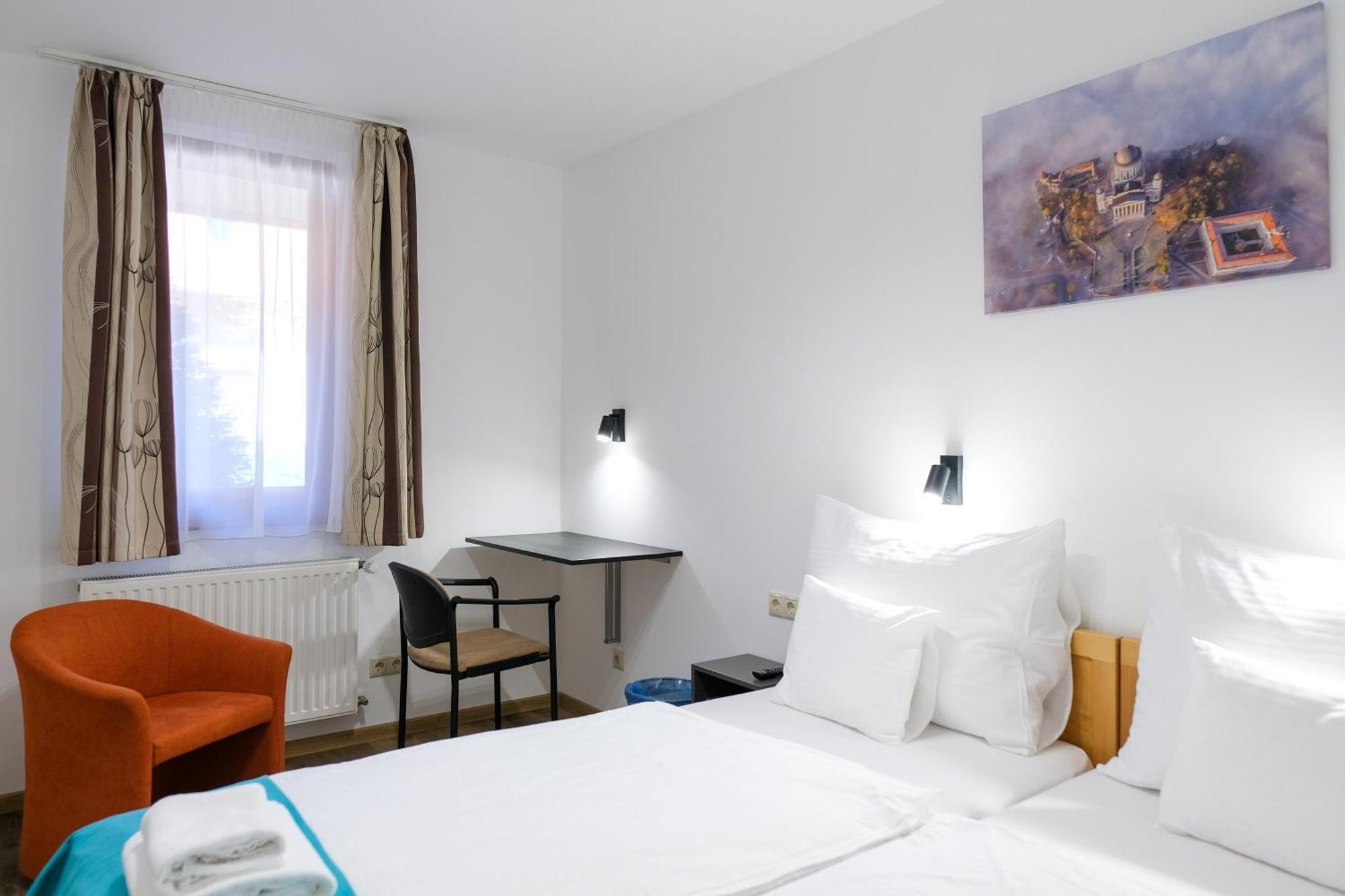 Hotel Adalbert Szent Gyoergy Haz エステルゴム エクステリア 写真