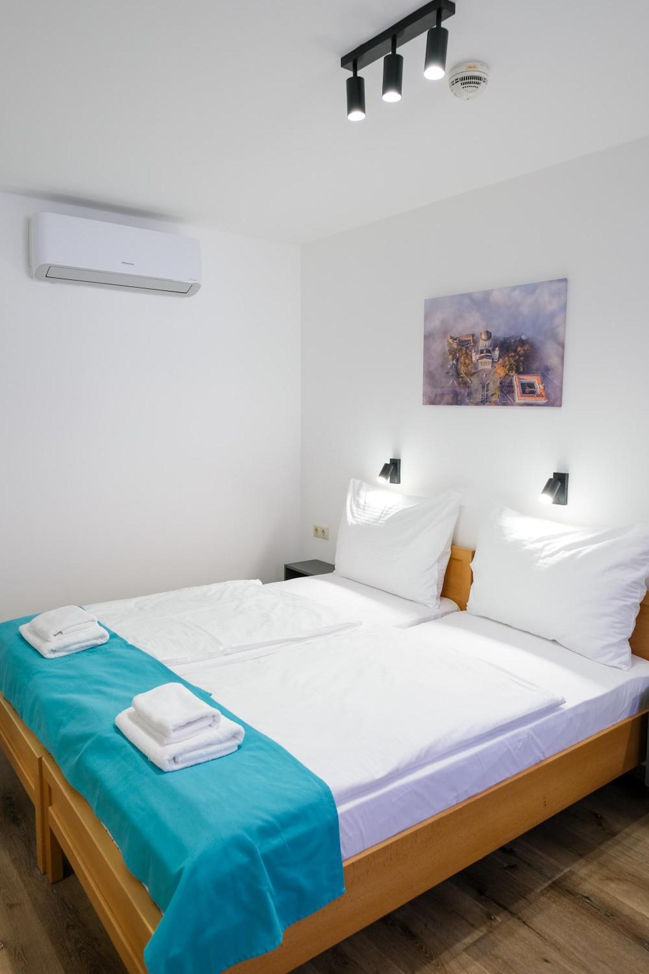 Hotel Adalbert Szent Gyoergy Haz エステルゴム エクステリア 写真